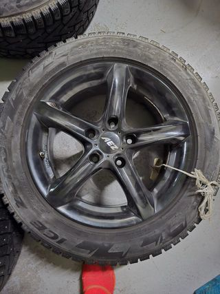 Llantas Toyota Rav 4 205/60R16 neumático con clavo