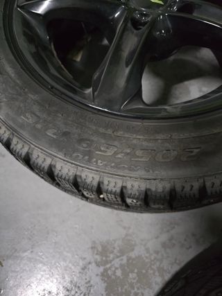 Llantas Toyota Rav 4 205/60R16 neumático con clavo