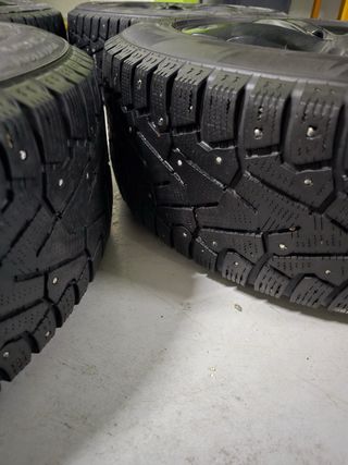 Llantas Toyota Rav 4 205/60R16 neumático con clavo