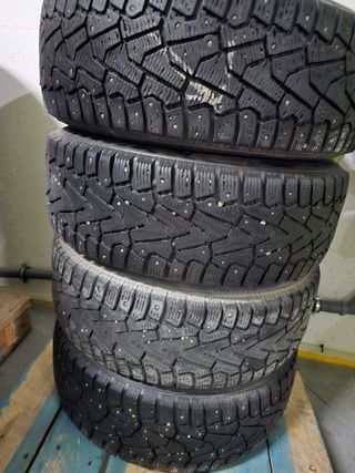 Llantas Toyota Rav 4 205/60R16 neumático con clavo