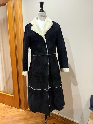 Cappotto lungo nero con interno in pelliccia