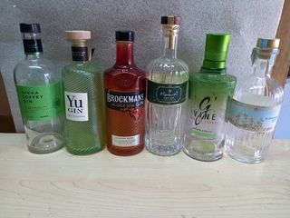 Bottiglie vuote gin Bareksten e BICKENS