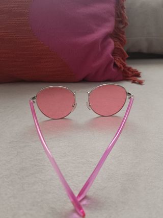 Gafas de sol redondas plateadas y rosas