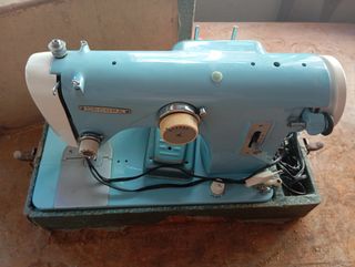 Máquina de coser antigua DECOR
