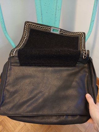Bolso vintage negro con cadena