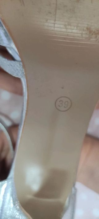 Sandalias plateadas talla 39 marca Amor Amore