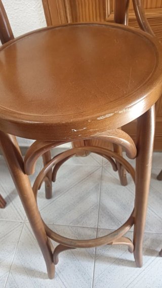 Taburete de madera para bar