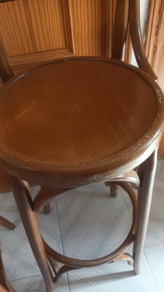 Taburete de madera para bar