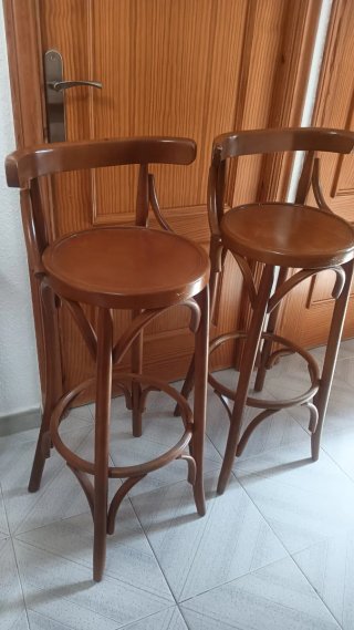 Taburete de madera para bar