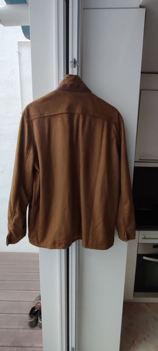 Lote 2 chaquetas con chaleco de Antelina y piel.