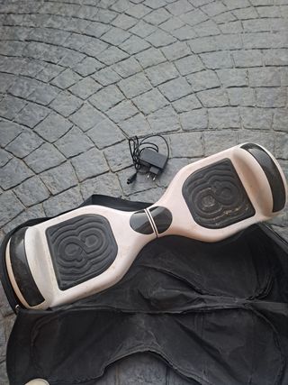 Hoverboard blanco con cargador y funda