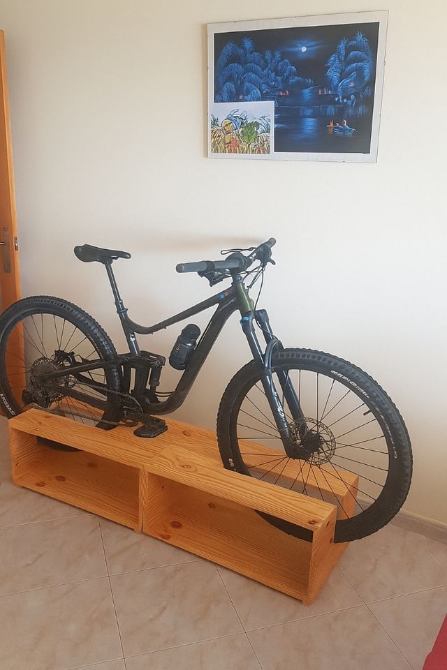Mueble para bicicleta de madera
