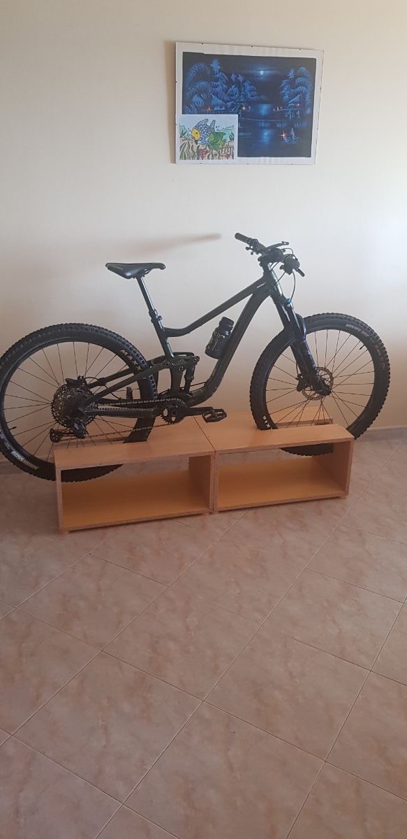 Mueble para bicicleta de madera