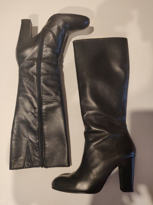 Botas altas de piel negras