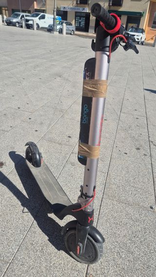 Patinete eléctrico con cargador