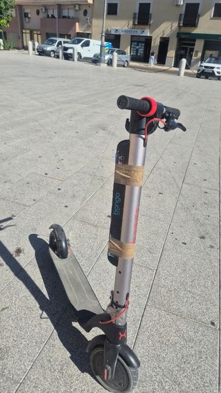 Patinete eléctrico con cargador