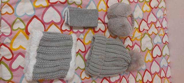 Conjunto Gorro, Bufanda, Calcetines y Orejeras Gri