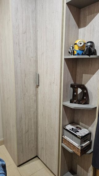 Mobile ad angolo in legno beige/grigio