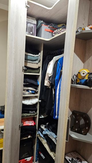 Mobile ad angolo in legno beige/grigio