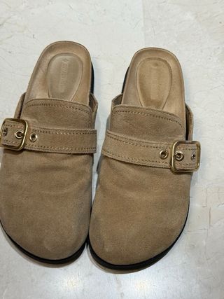 Zuecos de piel Stradivarius