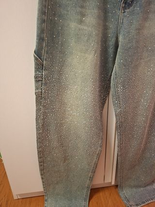Jeans a gamba larga tempestati di strass