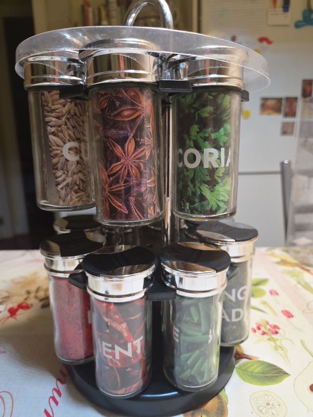 Especiero Carrousel 16 tarros de vidrio