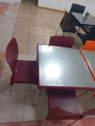 Mesa y Sillas de Comedor
