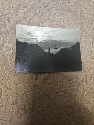 Fotografía antigua paisaje montaña cruz.
Sño 1966.