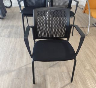 Sillas negras para salón u oficina