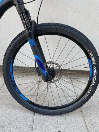 Bicicleta Merida de carbono, 27,5 pulgadas. MTB