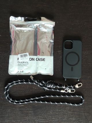 Cover iPhone 15 con Laccio Nero