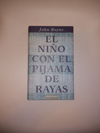 El niño con el pijama de rayas