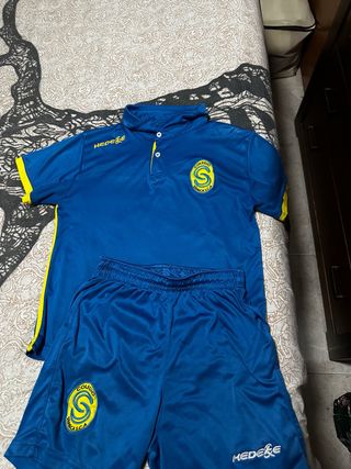 Conjunto deportivo colegio seneca
talla: 8 años