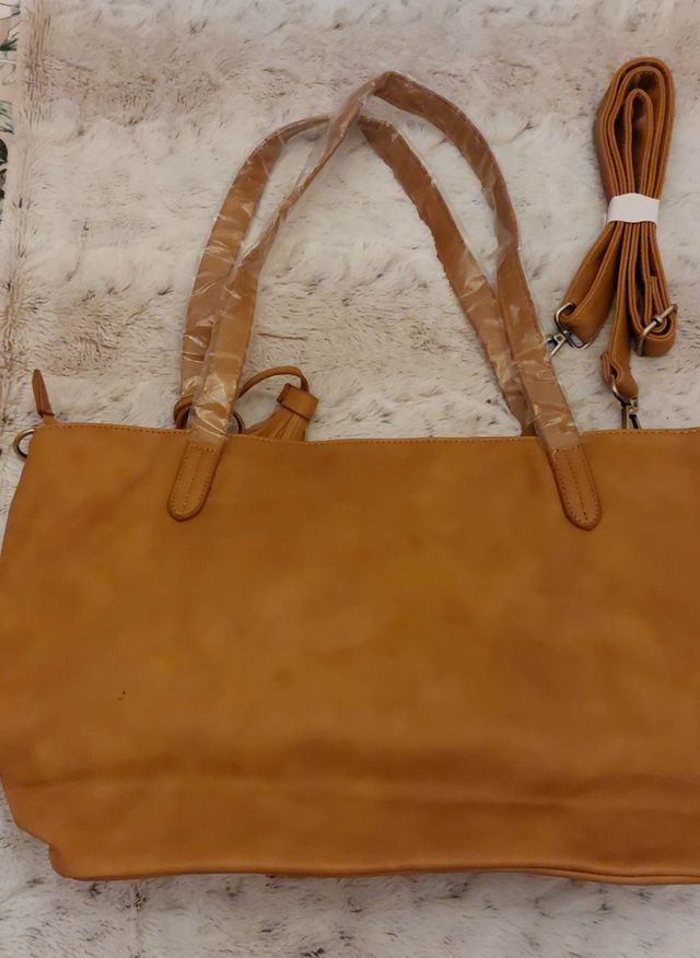 Bolso de piel marrón