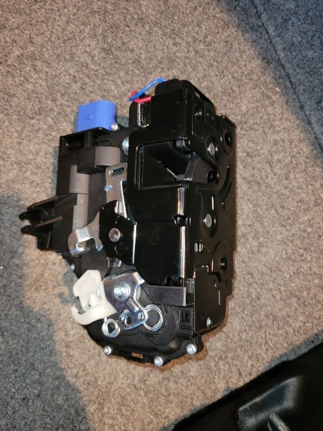 Cerradura puerta seat ibiza 6L