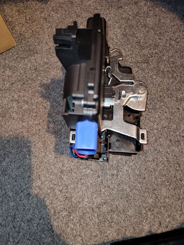 Cerradura puerta seat ibiza 6L