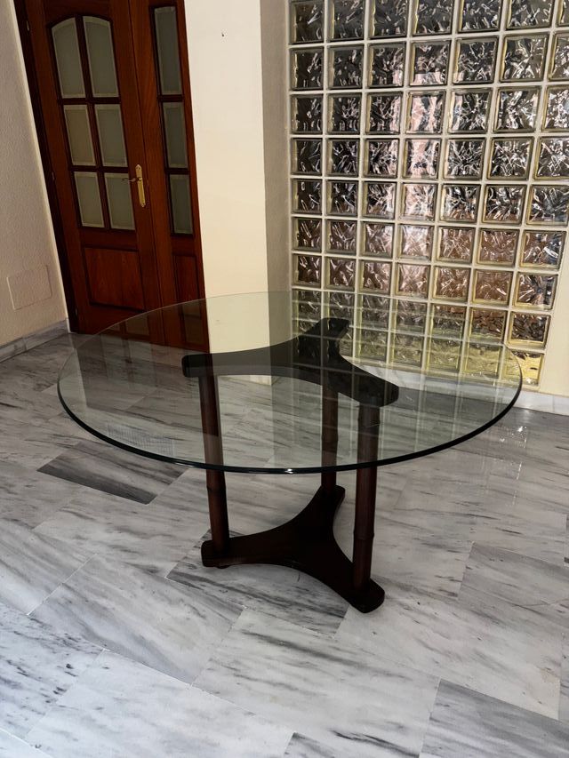 Mesa de comedor redonda de cristal y madera