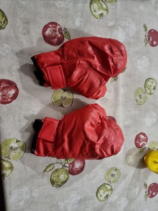 Guantes de boxeo rojos blanditos