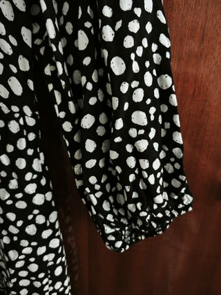 Vestido corto motas blanco y negro