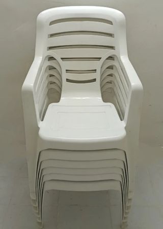 Sillas de plástico apilables blancas
