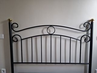 Cabecero de forja negro.