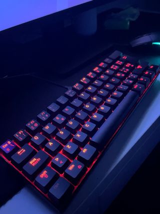 Teclado ISY y Ratón Logitech Gaming, con cable.