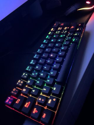 Teclado ISY y Ratón Logitech Gaming, con cable.