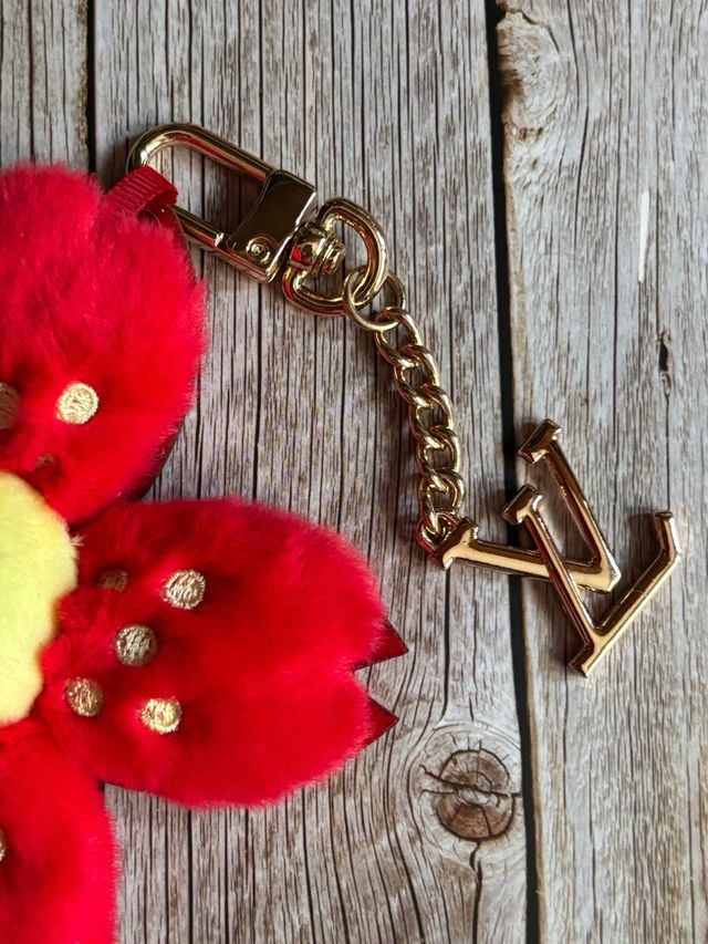 Llavero Flor Roja murakami Louis Vuitton