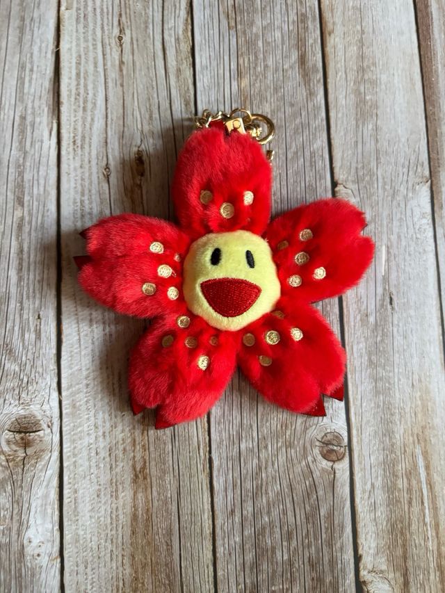 Llavero Flor Roja murakami Louis Vuitton