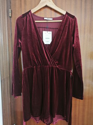 Mono corto sin estrenar terciopelo granate Pull&Be