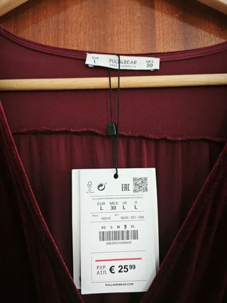 Mono corto sin estrenar terciopelo granate Pull&Be