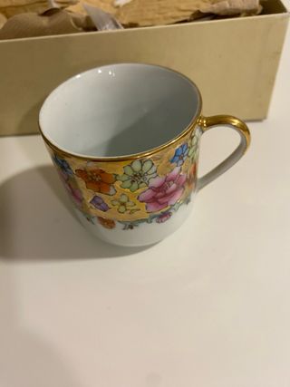 Conjunto de chávenas de café com padrão floral