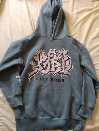 Sudadera verde con estampado graffiti