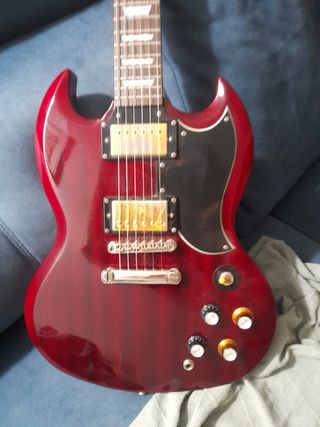 Guitarra Epiphone SG con pastillas Gibson